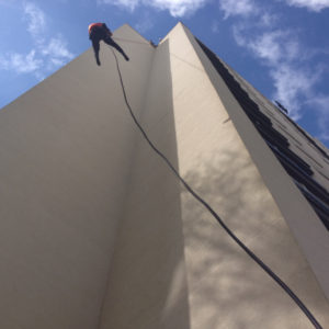 Descente en rappel en Bretagne