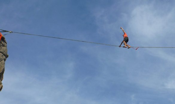 Highline au festival Cirque et Mer de Plougrescrant