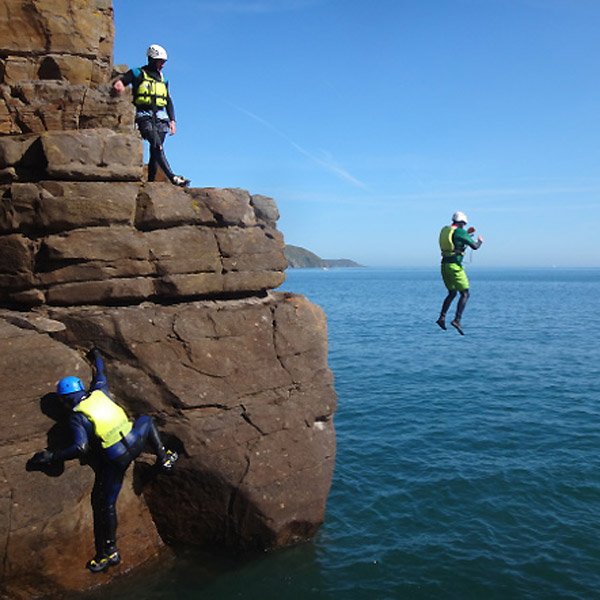 Coasteering en Bretagne