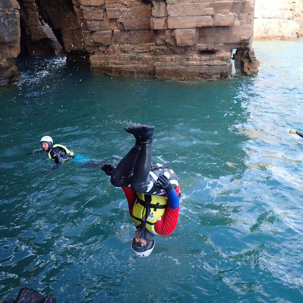 Coasteering en Bretagne